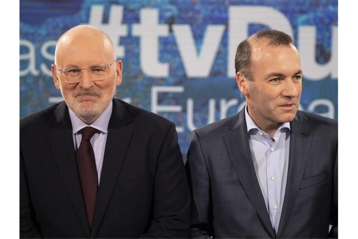 EU-Postenpoker: Lösung mit Timmermans und Weber im Gespräch Frans Timmermans (L) und Manfred Weber Mitte Mai vor einem TV-Duell der Spitzenkandiaten für das Amt des EU-Kommissionspräsidenten. Foto: Christoph Soeder