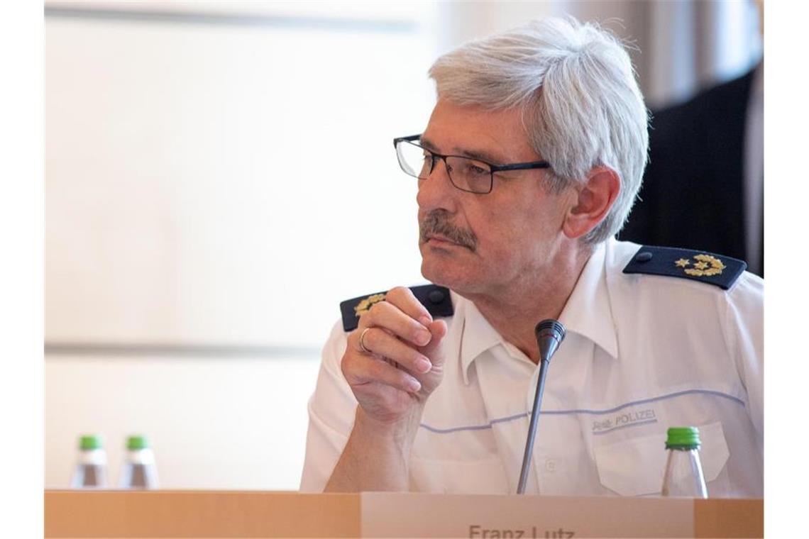Lutz: Habe nie von „Stammbaumrecherche“ gesprochen Franz Lutz bei einem Termin. Foto: Sebastian Gollnow/dpa/Archivbild