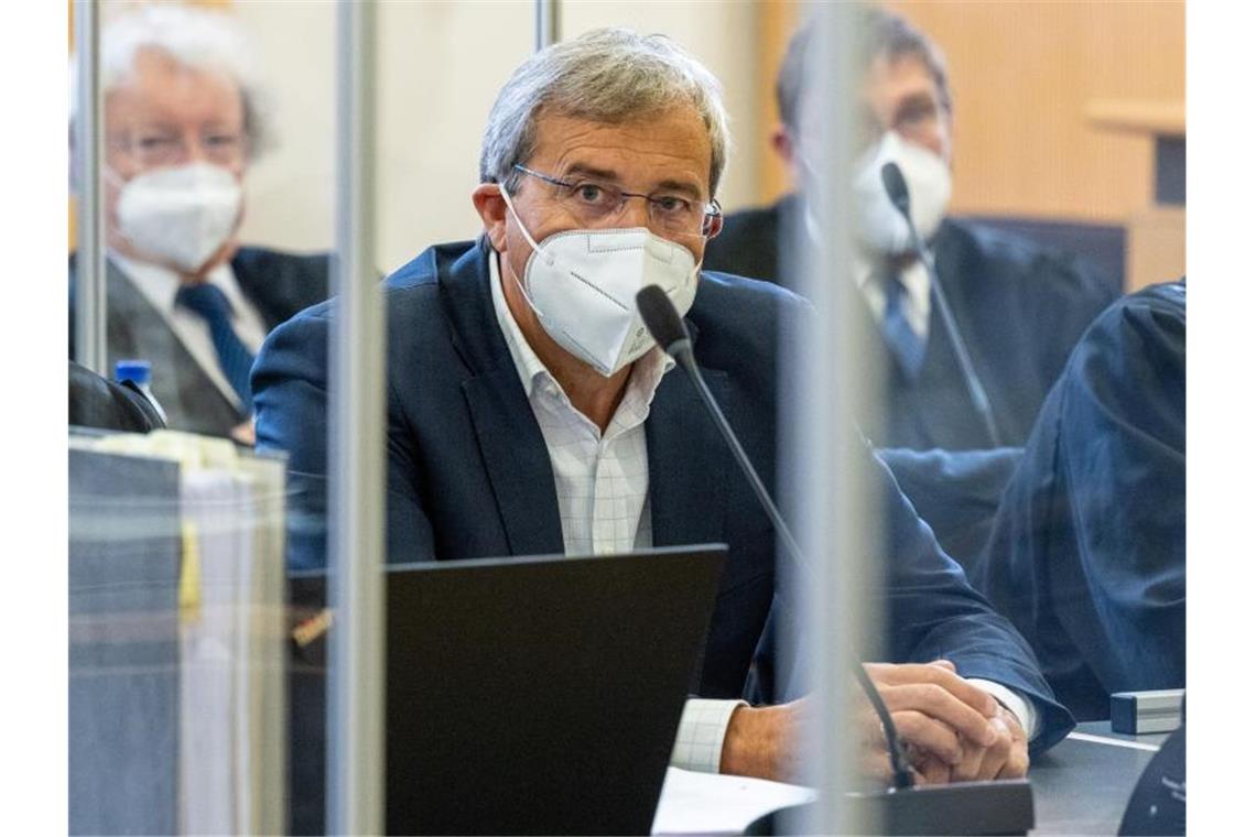 Franz Rieger, CSU-Abgeordneter im bayerischen Landtag, sitzt im Verhandlungssaal im Landgericht. Foto: Armin Weigel/dpa