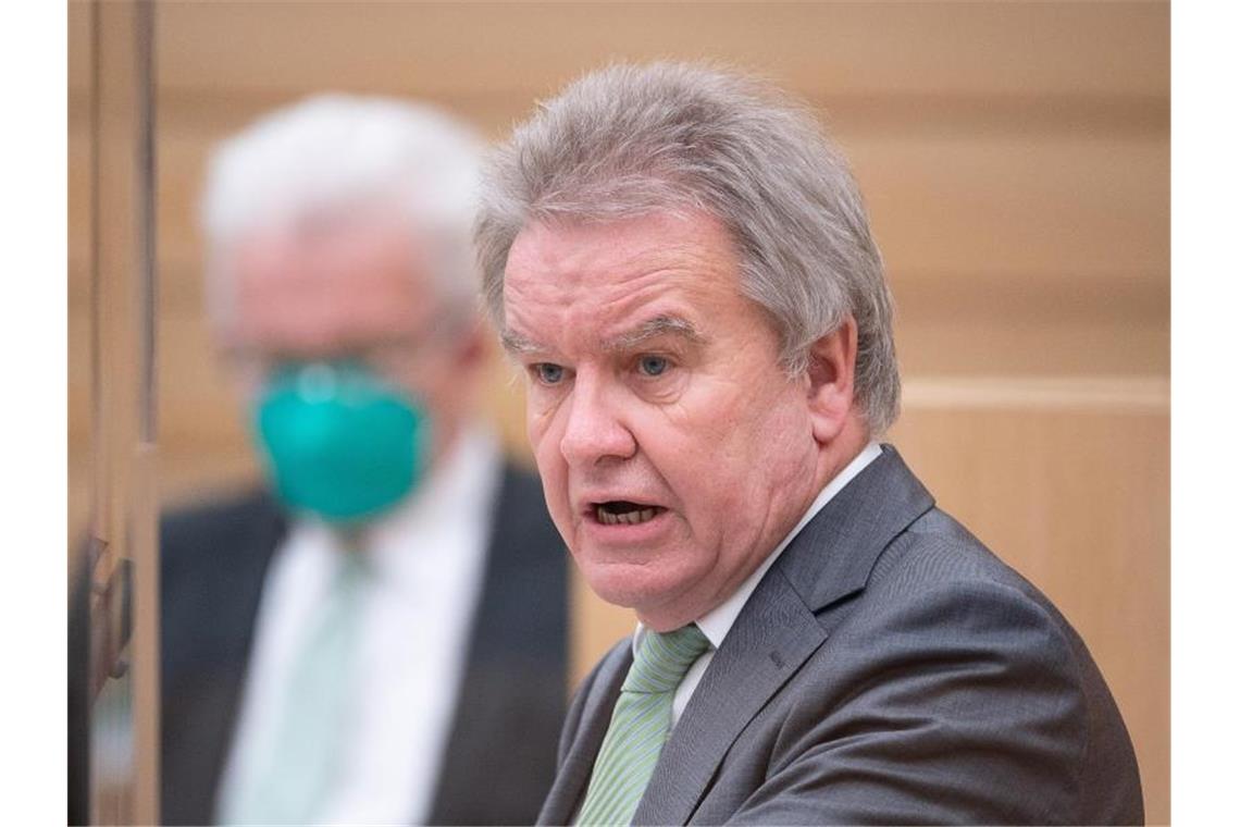 Untersteller: Klimadaten 2020 „besorgnisserregend“ Franz Untersteller (Bündnis 90/Die Grünen), Minister für Umwelt, Klima und Energiewirtschaft von Baden-Württemberg. Foto: Sebastian Gollnow/dpa/Archivbild