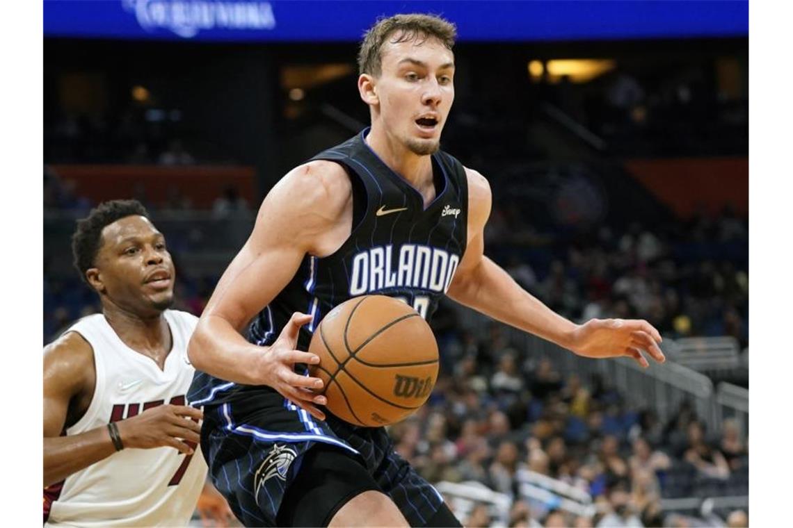 Die Wagners und das unsichere Weihnachten in der NBA Franz Wagner spielt in der NBA für die Orlando Magic. Foto: John Raoux/AP/dpa