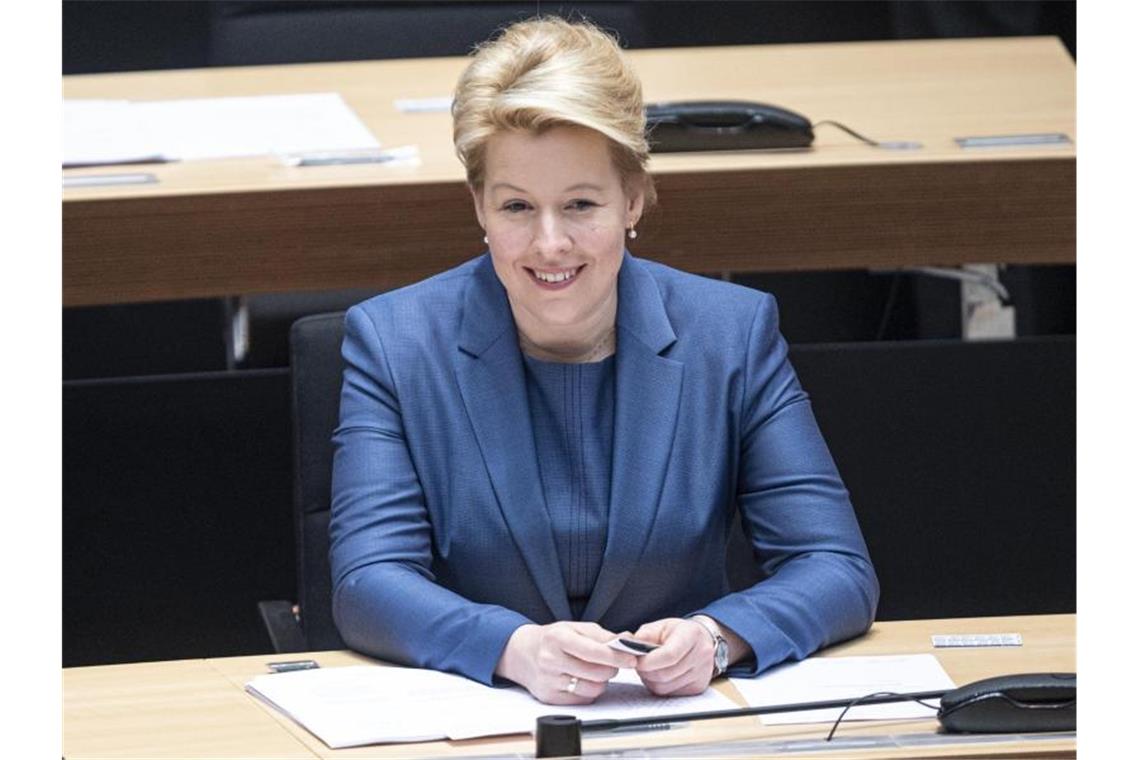 Giffey neue Regierende Bürgermeisterin von Berlin Franziska Giffey am ersten Tag ihrer Amtszeit als Regierende Bürgermeisterin im Berliner Abgeordnetenhaus. Foto: Fabian Sommer/dpa