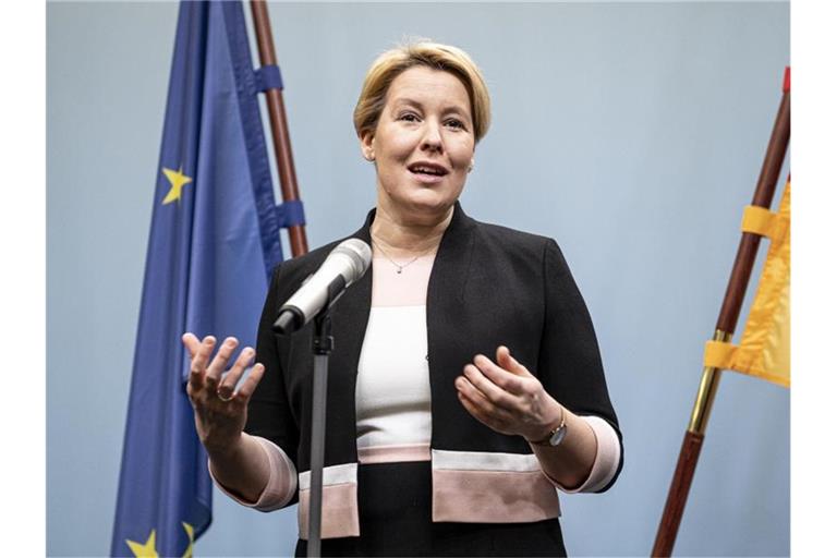Franziska Giffey (SPD), Bundesministerin für Familie, spricht auf der Pressekonferenz zu Studienergebnissen zur Ganztagsbetreuung. Foto: Fabian Sommer/dpa