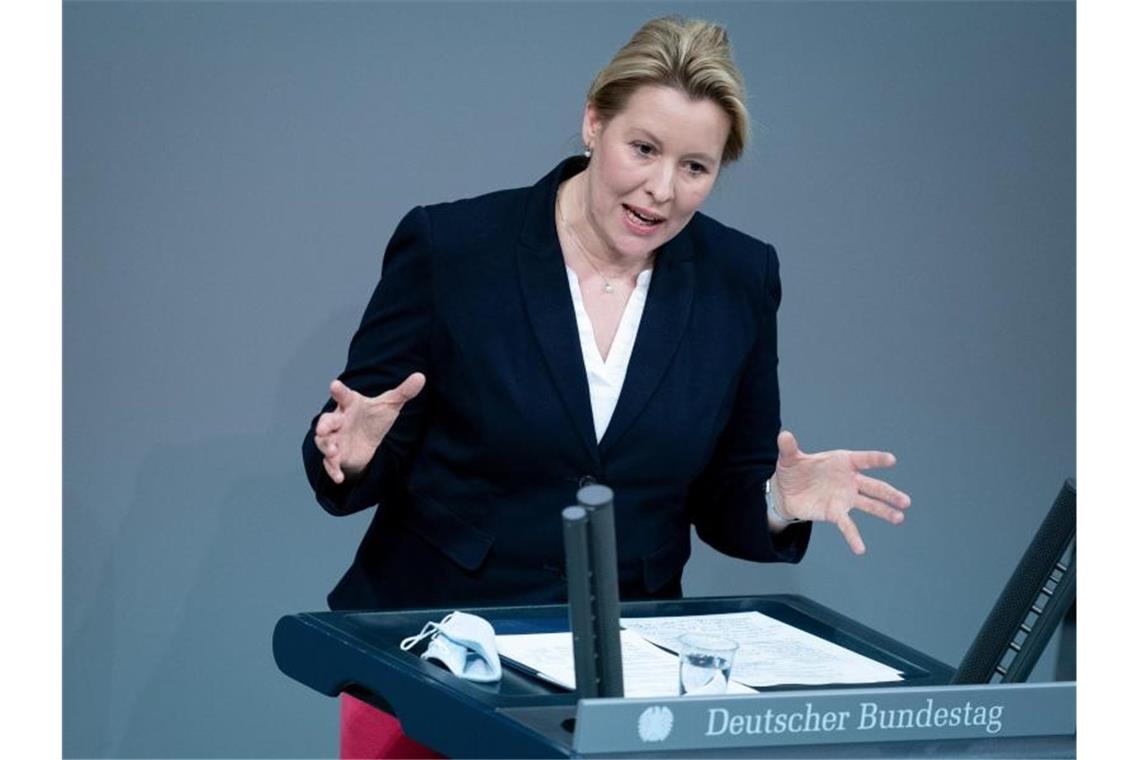 Franziska Giffey (SPD) spricht im Bundestag. Foto: Kay Nietfeld/dpa