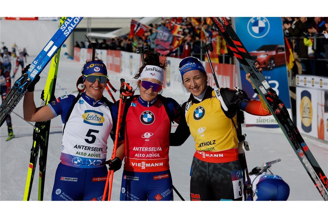 Preuß vor Krönung in Oslo: So lohnt sich Biathlon finanziell Franziska Preuß (rechts) kämpft gegen Lou Jeanmonnot (Mitte) um den Sieg im Gesamtweltcup.