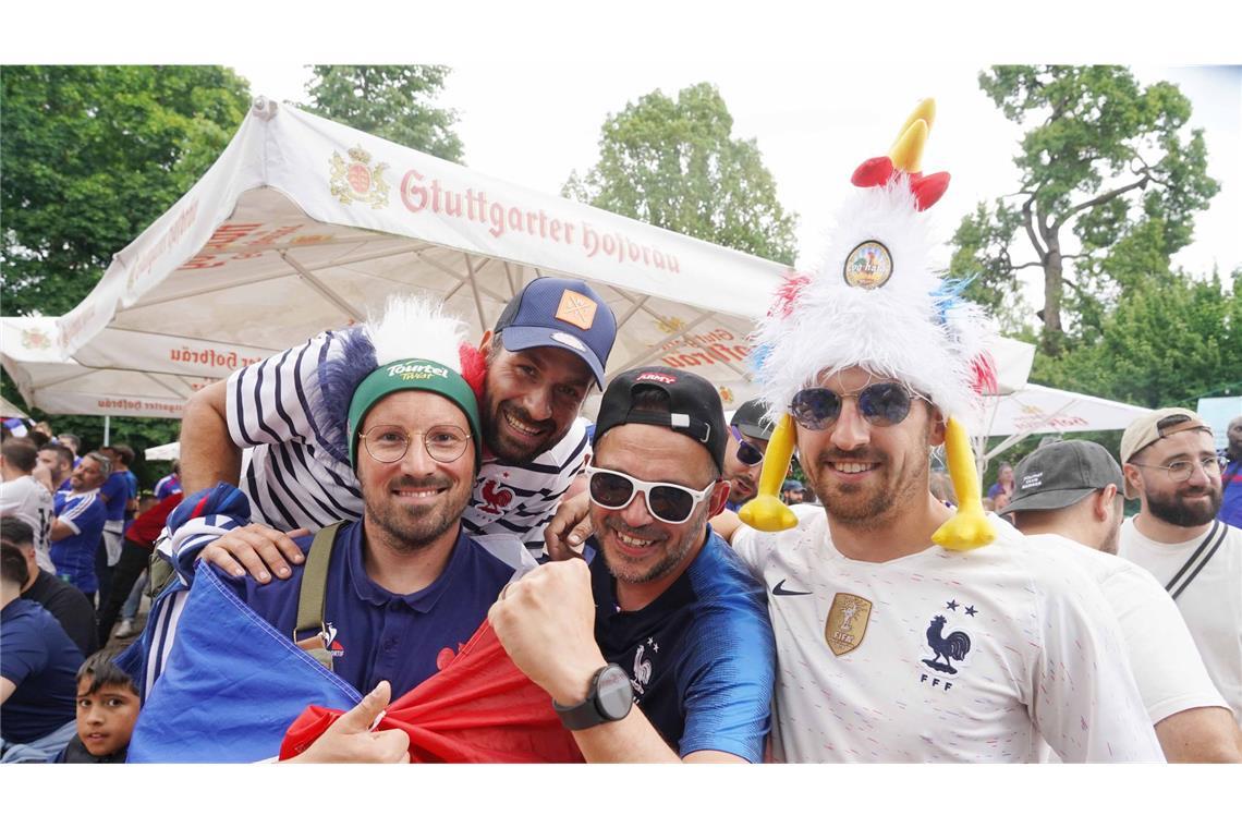 Franzosen feiern eine friedliche Fußballparty Französische Fans feiern in Stuttgart
