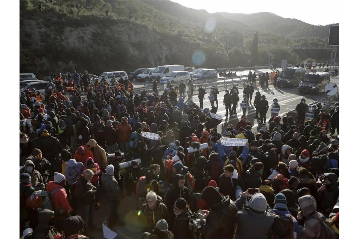 Katalonien: Polizei räumt Blockade an französischer Grenze