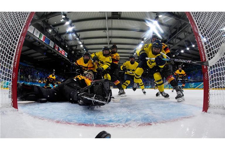Frauen-Eishockey: Schweden eröffnet Spiel gegen Deutschland mit Tor in Mailand