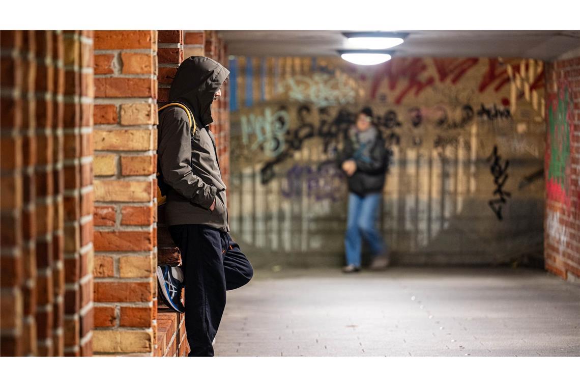 Frauen fühlen sich im öffentlichen Raum häufiger unsicher als Männer.