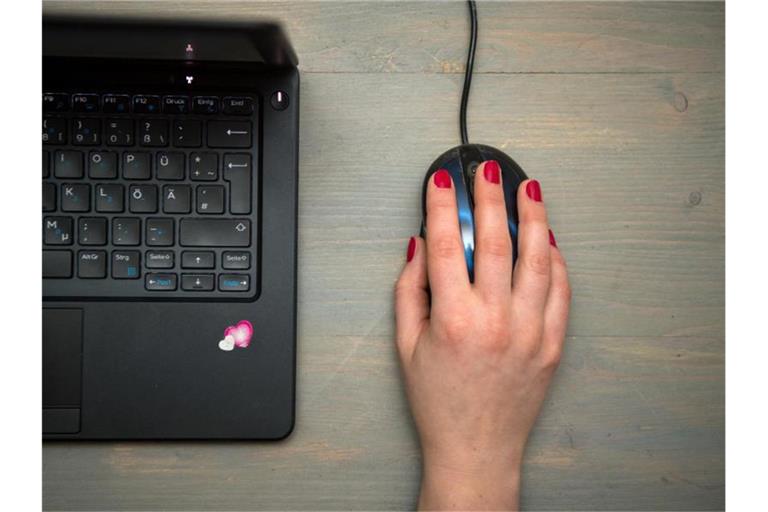 Frauen haben auch im vergangenen Jahr in Deutschland durchschnittlich deutlich weniger verdient als Männer. Foto: picture alliance / Sebastian Gollnow/dpa