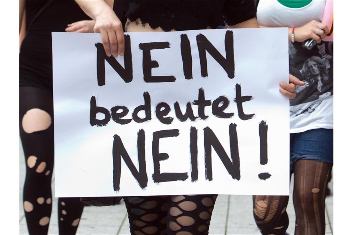 Frauen protestieren beim so genannten „Slutwalk“ (Schlampenspaziergang) in der Stuttarter Innenstadt. Foto: Frank Eppler/Archivbild