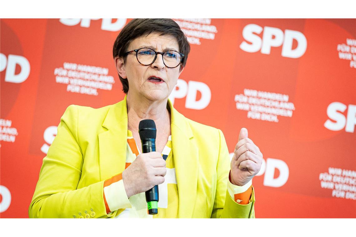 "Frauen stellen die Hälfte der Bevölkerung und wir wollen auch, wie wir manchmal sagen, nicht nur den halben Kuchen, sondern die halbe Bäckerei", sagt die SPD-Vorsitzende Saskia Esken.