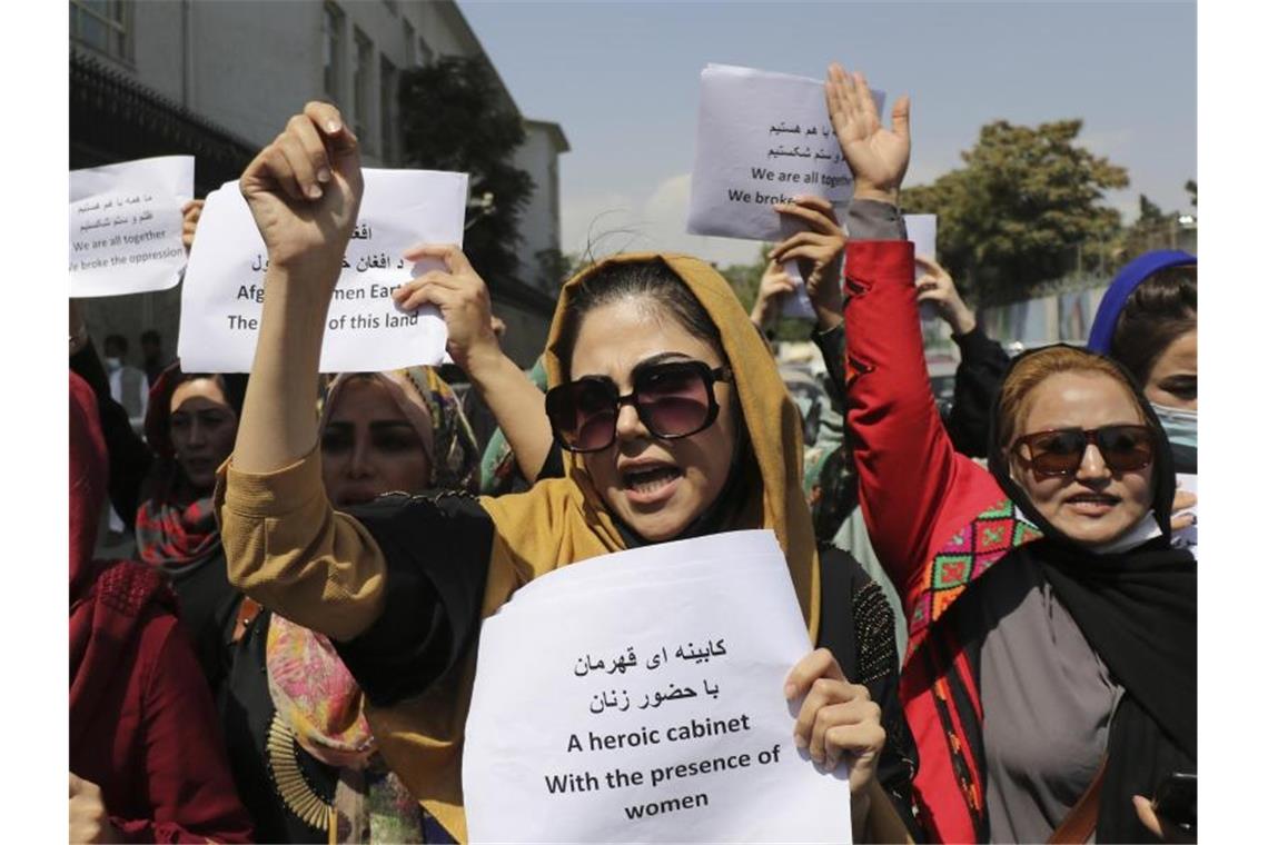 Frauen waren in Kabul für Frauenrechte und Freiheit auf die Straße gegangen. Foto: AP/dpa