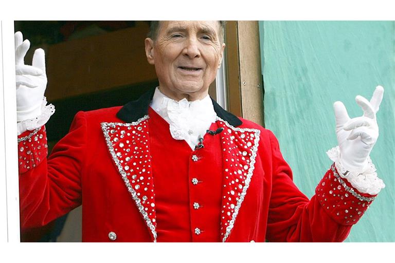 Freddy Quinn liebte den Zirkus und trat oft als Zirkusdirektor im Fernsehen auf. (Archivbild)