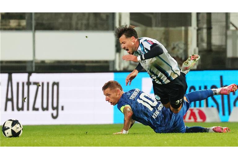 Freibergs Kapitän Marco Kehl-Gomez (gegen Flamur Berisha) flog im Punktspiel wegen groben Foulspiels vom Platz.