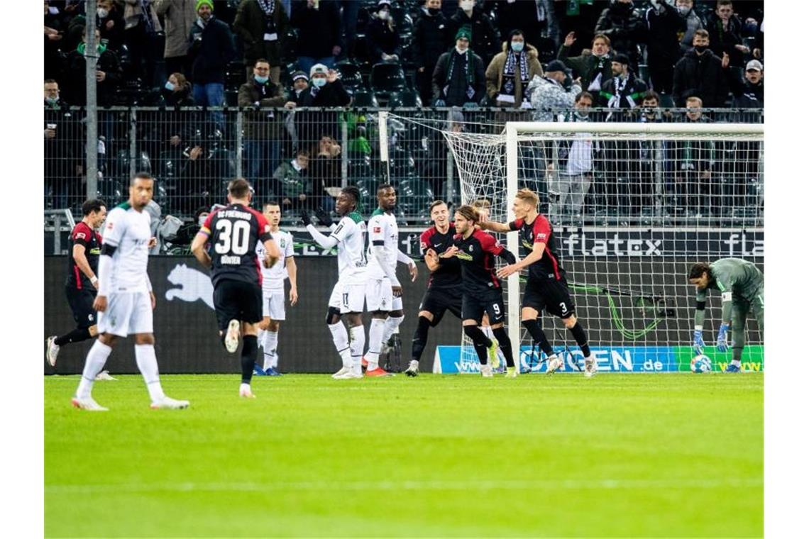 Freiburg mit Rekord-Spiel in Mönchengladbach Freiburg lag in Mönchengladbach bereits nach 25 Minuten mit 5:0 vorn. Foto: Marcel Kusch/dpa