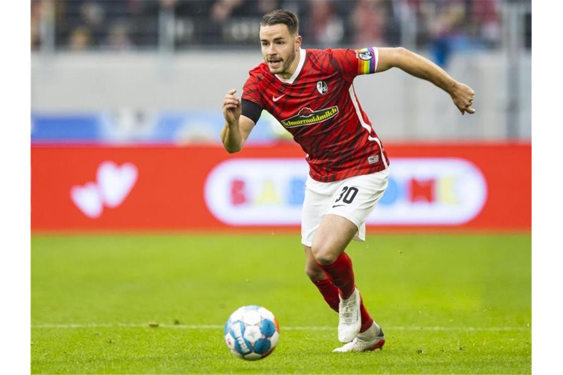 Freiburg mit Vorfreude zum FC Bayern Freiburgs Christian Günter ist am Ball. Foto: Tom Weller/dpa/Archivbild