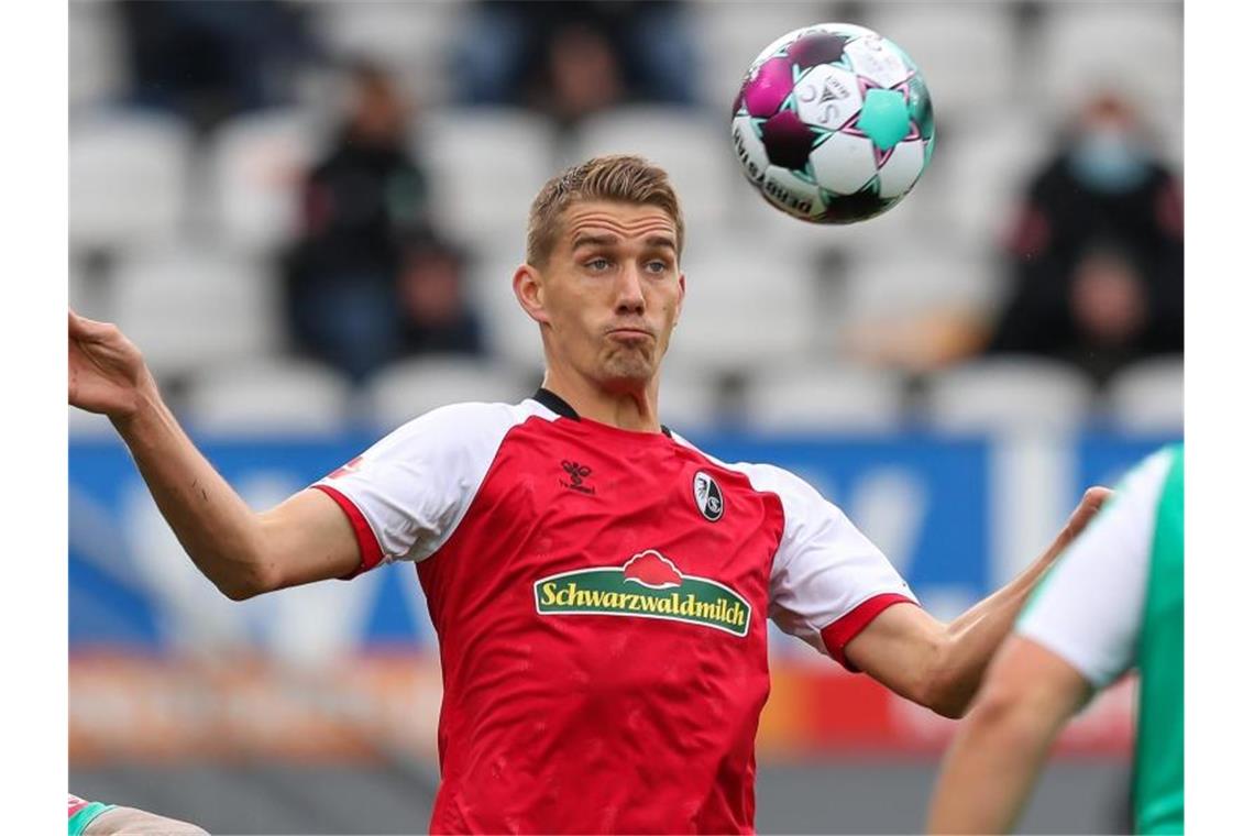 Nils Petersen: Ohne Zuschauer im Stadion weniger Schweiß Freiburgs Nils Petersen in Aktion. Foto: Tom Weller/dpa/Archivbild