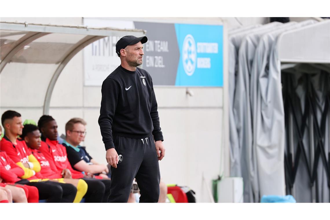 Zu wenig Energie und Esprit – die Luft ist raus bei den Blauen Freiburgs Trainer Bernhard Weis freute sich über den vierten Sieg in Serie.