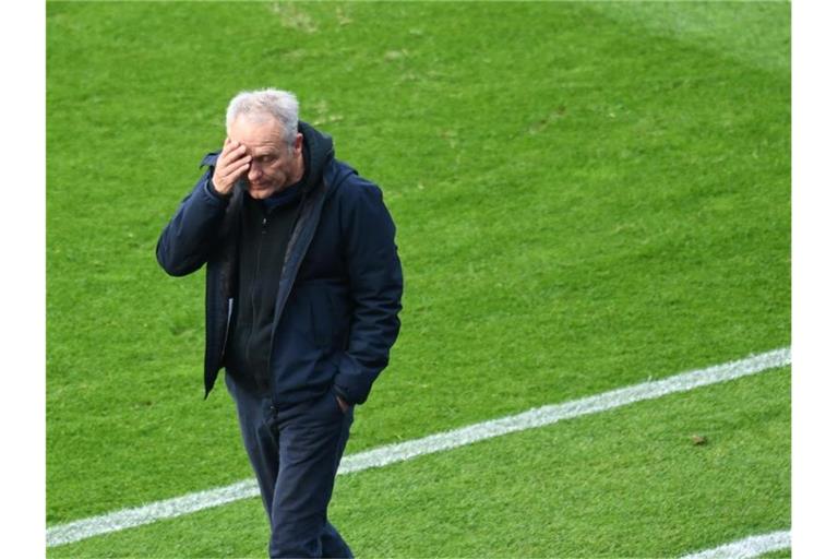 Freiburgs Trainer Christian Streich am Spielfeldrand. Foto: Annegret Hilse/Reuters-Pool/dpa/archivbild