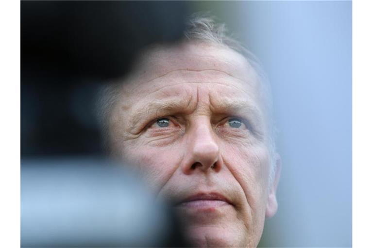 Freiburgs Trainer Christian Streich gibt nach dem Training ein Interview. Foto: Patrick Seeger