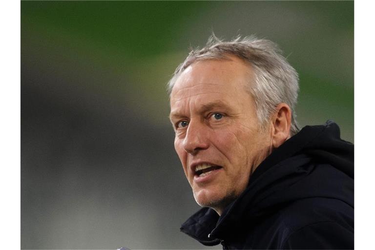 Freiburgs Trainer Christian Streich ist vor einem Spiel im Stadion. Foto: Swen Pförtner/dpa