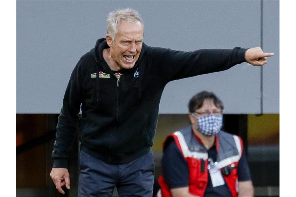 Freiburgs Trainer Christian Streich reagiert. Foto: Ronald Wittek/epa/Pool/dpa/Archivbild