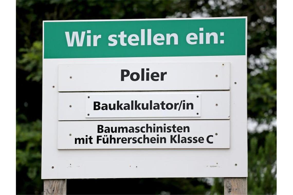 Konjunkturflaute stoppt deutschen Stellenboom Freie Stellen bei einer Baufirma: Die anhaltende Konjunkturschwäche wirft immer längere Schatten auf den deutschen Arbeitsmarkt. Foto: Jan Woitas