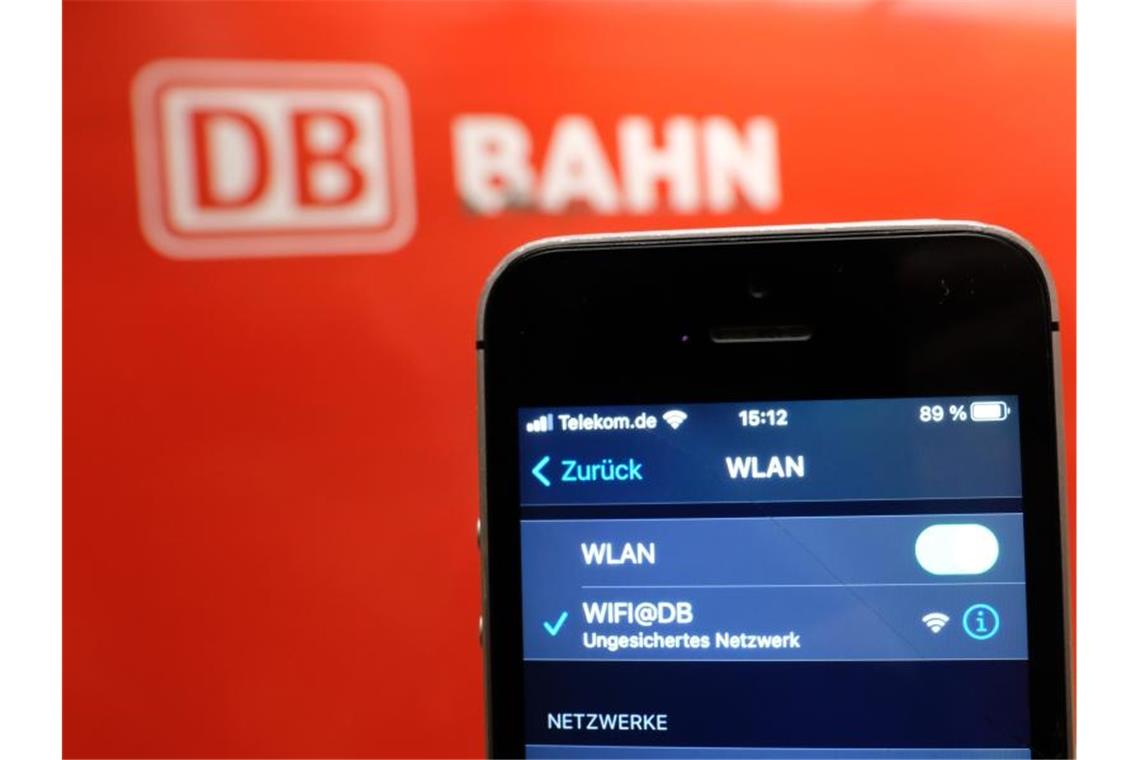 FDP-Politiker sieht Nachholbedarf bei Bahn-WLAN Freies WLAN ist an vielen Bahnhöfen Mangelware. Foto: Sebastian Willnow/dpa-Zentralbild/dpa/Symbolfoto