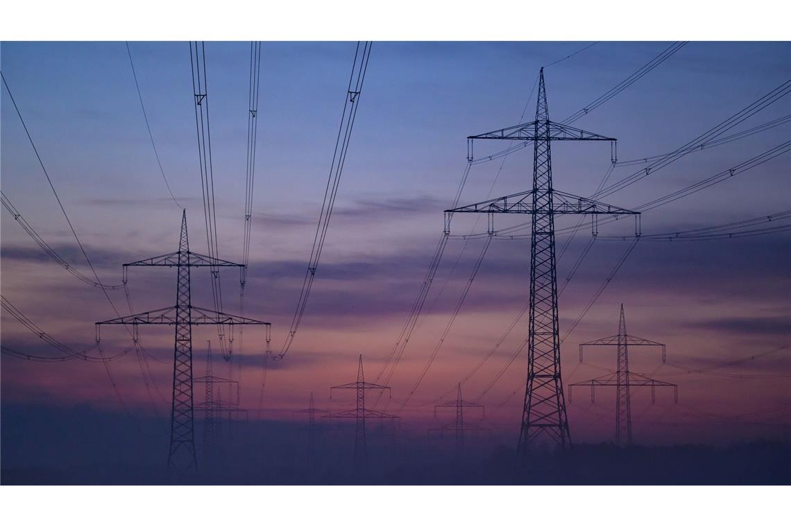Strom durch Freileitung statt Erdkabel? Das wären die Folgen Freileitungen sind günstiger als Erdkabel. (Symbolbild)