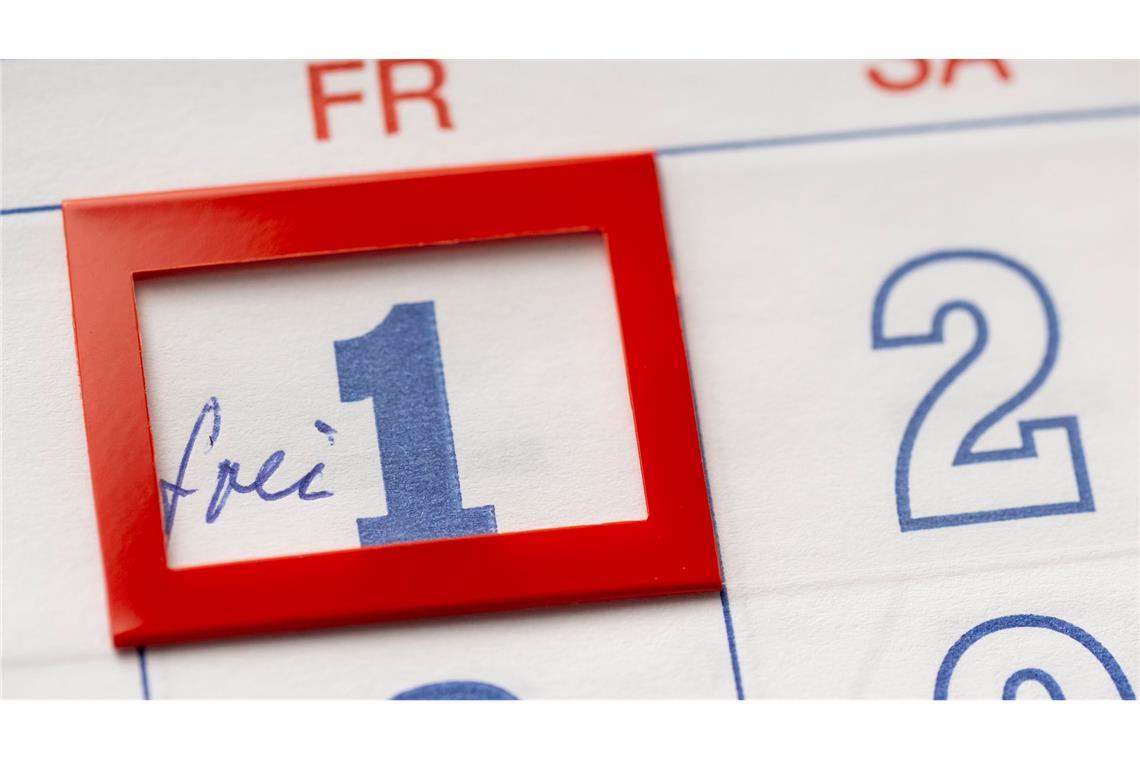 Mehrheit würde gern weniger arbeiten Freitags immer frei - eine kürzere Wochenarbeitszeit wünschen sich viele Arbeitnehmer. (Symbolbild)