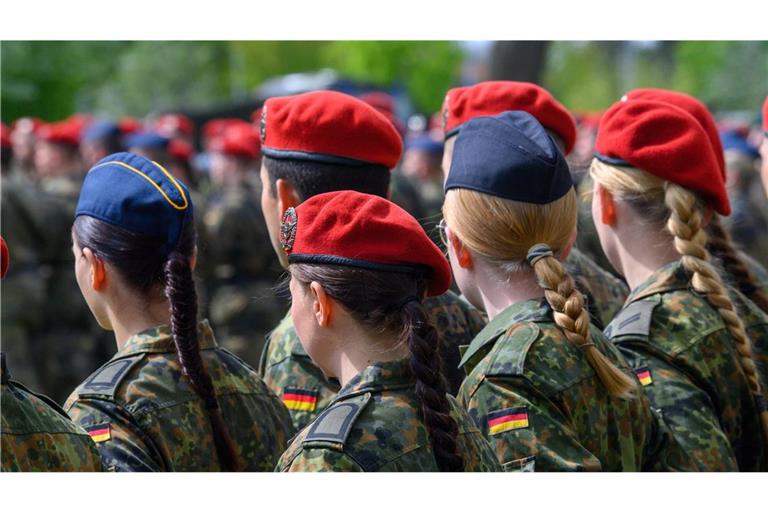 Freiwillige Soldatinnen der Bundeswehr – werden in Zukunft sogar Frauen zwangsverpflichtet?
