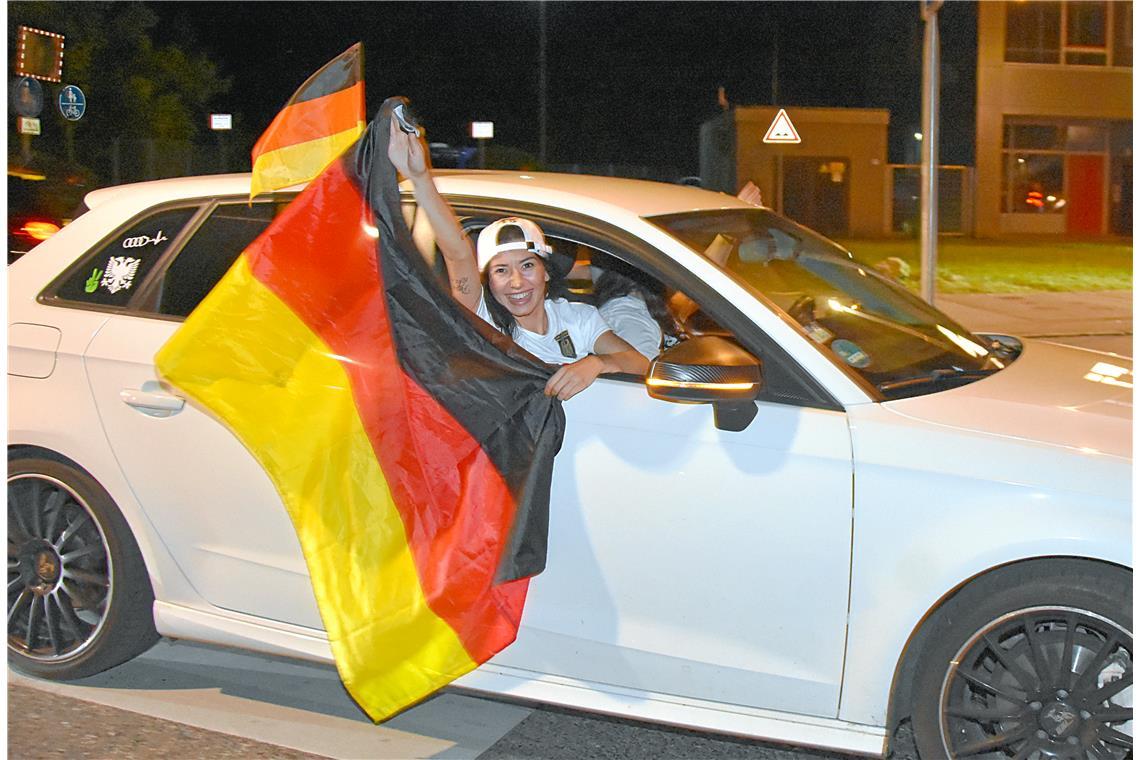 Freude pur über den Einzug ins Viertelfinale. Die Party geht weiter! Puplic View...