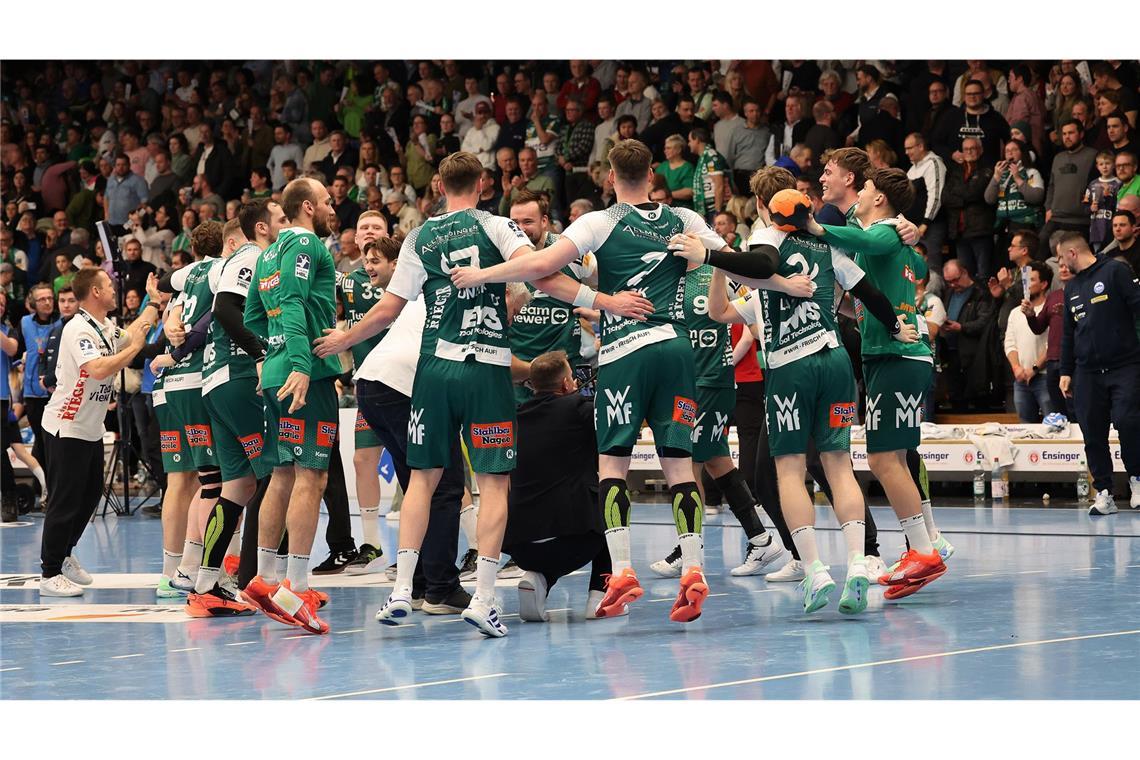 Freudentänze bei den Frisch-Auf-Spielern