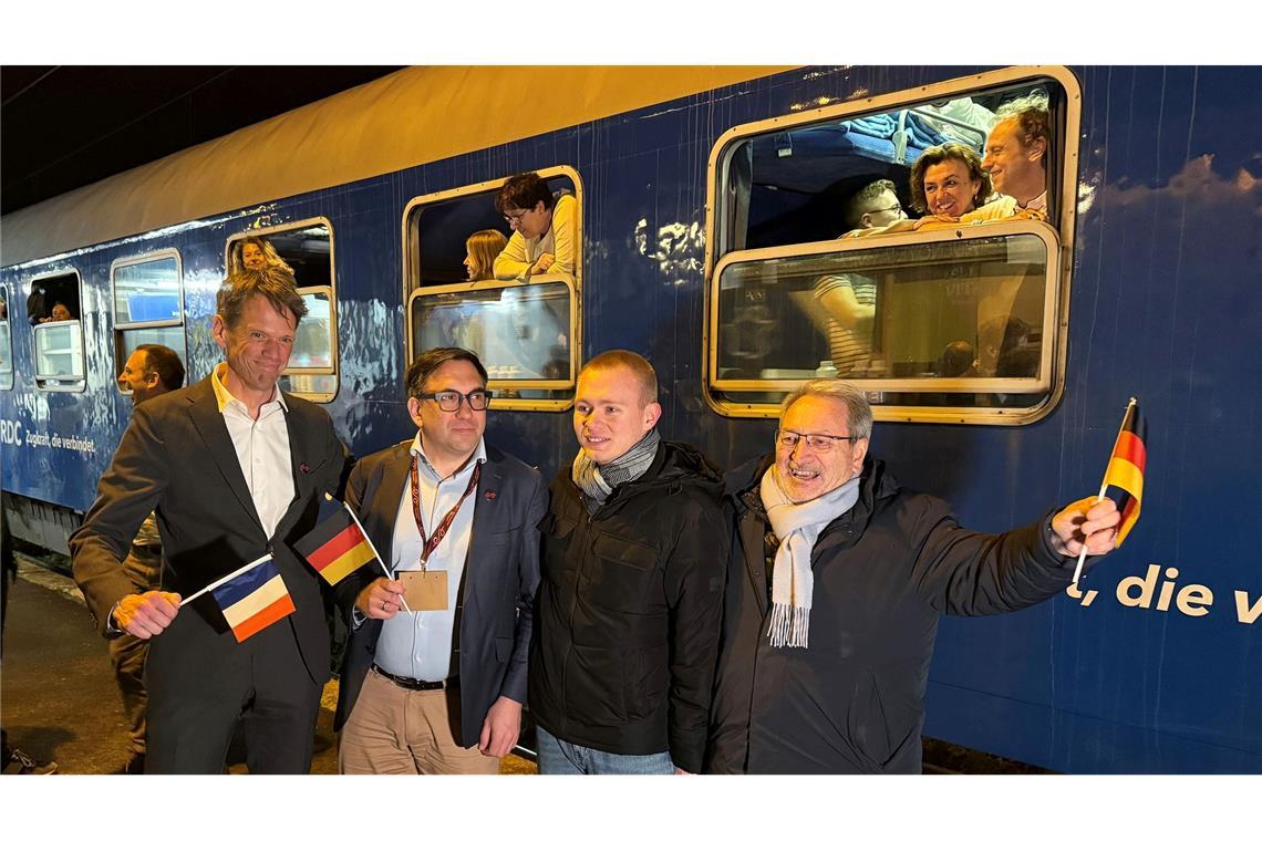 Freudiger Empfang für den neuen Nachtzug im nordfranzösischen Aulnoye-Aymeries.