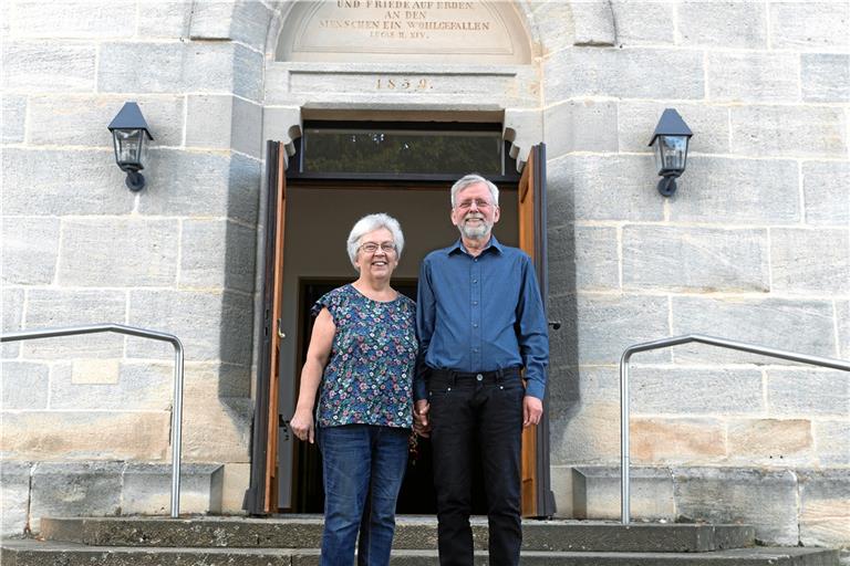 Freuen sich auf ruhigere Tage ohne Termindruck: Eheleute Gisela und Erhard Falk sagen am Sonntag beim Gottesdienst in Althütte „Ade“. Foto: J. Fiedler