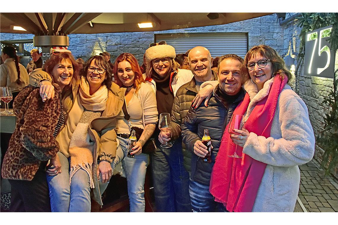 Freunde aus Rastatt und Bühl in Baden feiern im Sonnenhof. 
