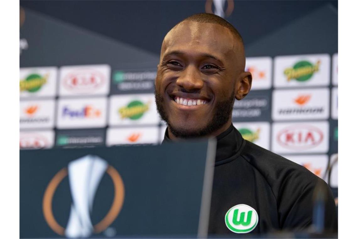 Freut sich auf das Spiel in seiner ehemaligen Heimat: Wolfsburgs Kapitän Josuha Guilavogui. Foto: Swen Pförtner/dpa