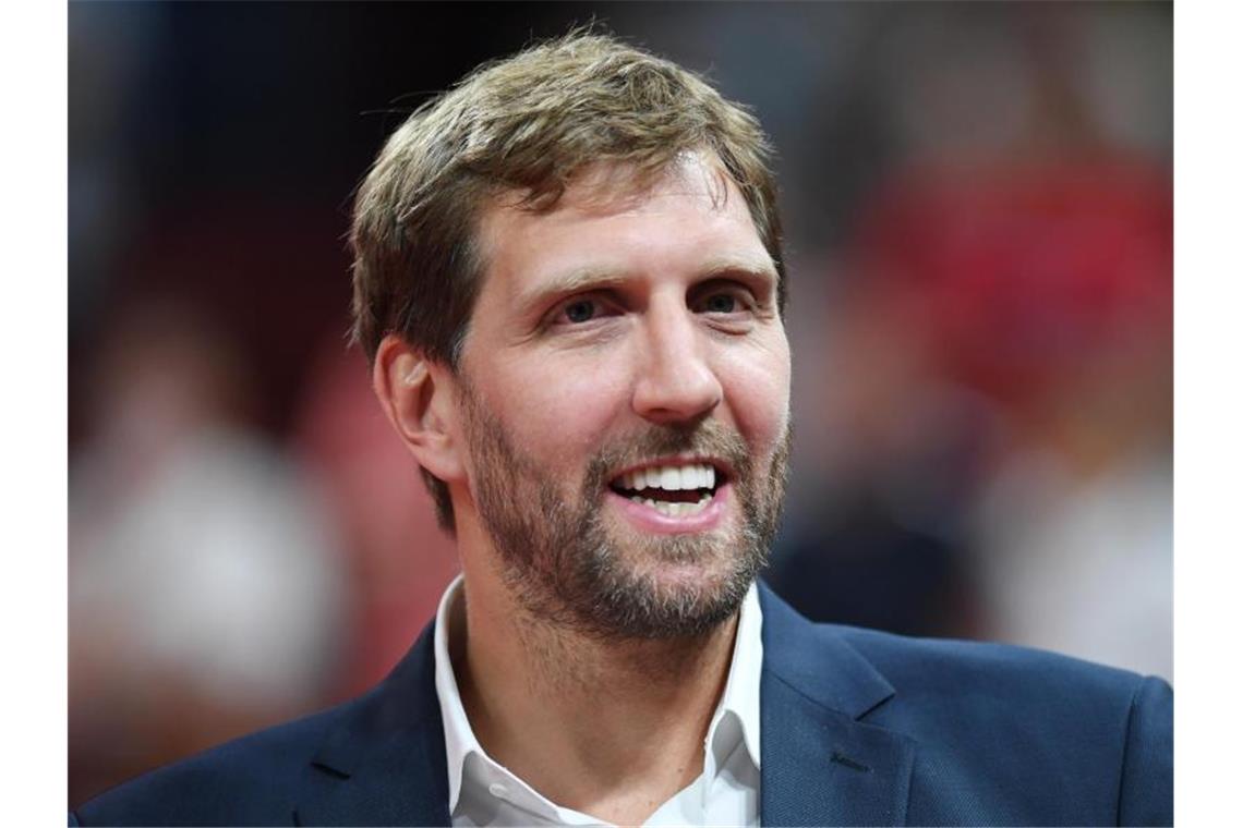 Freut sich auf den Skiurlaub: Dirk Nowitzki. Foto: Swen Pförtner/dpa