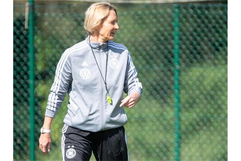 Freut sich auf den WM-Auftakt mit den deutschen Fußball-Frauen: Bundestrainerin Martina Voss-Tecklenburg. Foto: Sebastian Gollnow