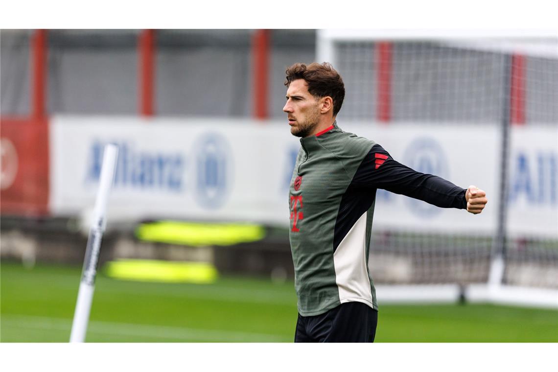 Zypern-Trip mit Urlaubsfeeling und einem Bayern-Schreck Freut sich nach dem Training im kühlen München auf Sonne in Zypern: Leon Goretzka.