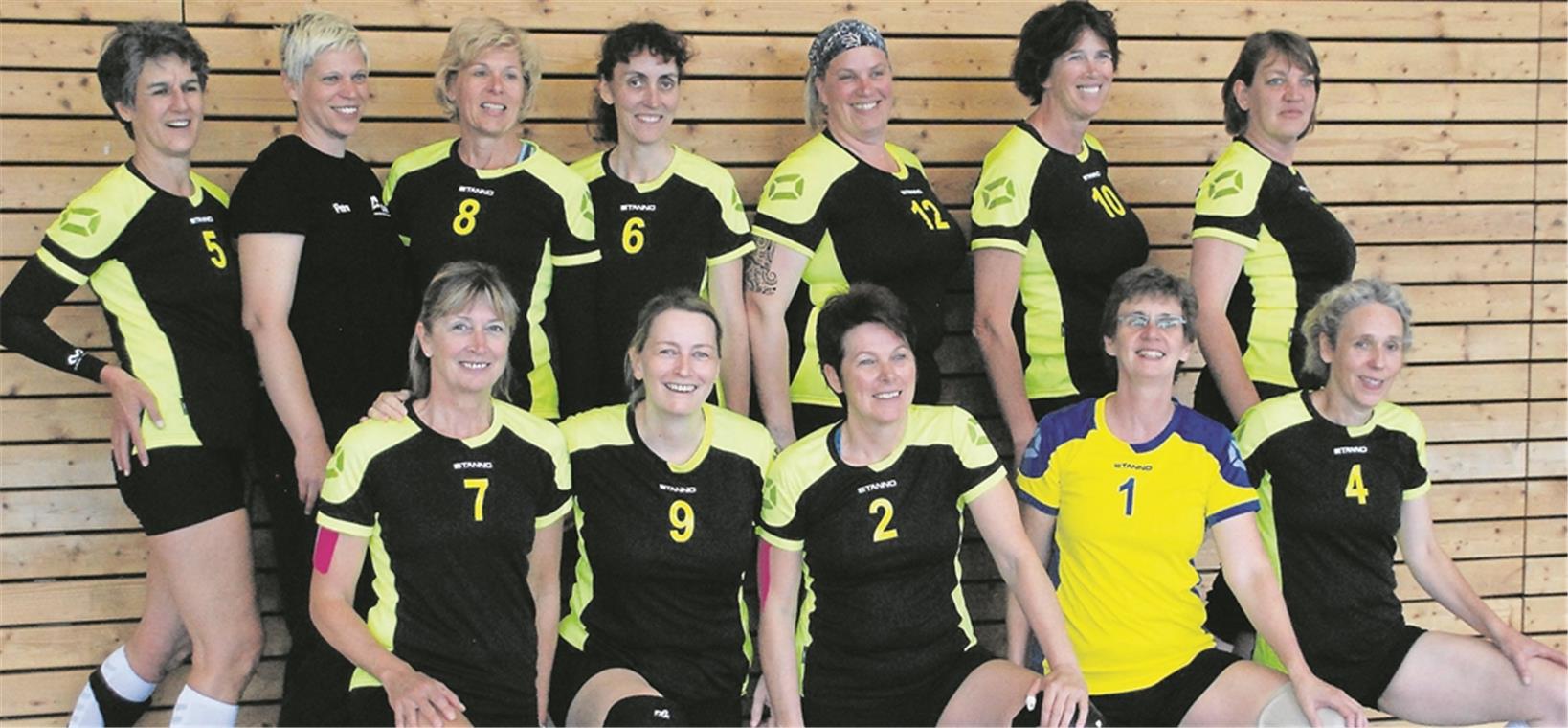 Den ganz großen Coup diesmal knapp verpasst Freuten sich über Bronze (stehend von links): Carolin Langer, Petra Sehne, Martina Hammer, Angela Unterweger, Maren Neuenhaus, Astrid Hark-Thome und Frauke Saß sowie (knieend) Iris Schneider, Barbara Dietz, Birgit Sterzel, Gabi Weese und Brita Krich-Gruschwitz
