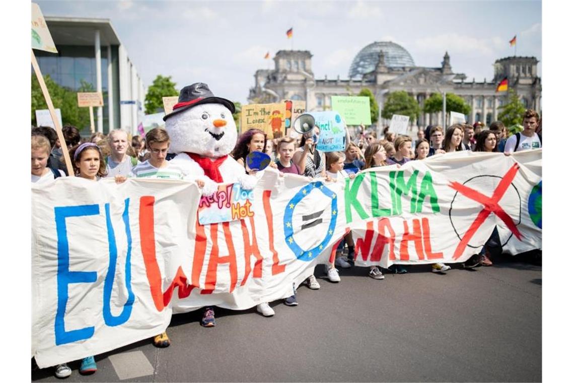 „Fridays for Future“-Demonstration in Berlin. Mit der Europawahl ist der Druck auf die Bundesregierung, in Sachen Klimaschutz konkrete Maßnahmen zu beschließen, weiter gestiegen. Foto: Kay Nietfeld