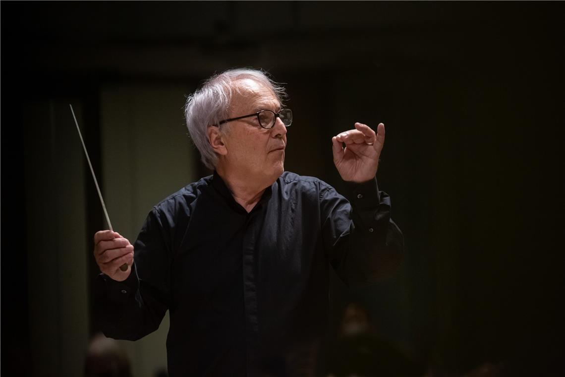 Frieder Bernius ist ein Klangästhet. Er gilt als reflektiert in der Theorie und perfektionistisch in der Praxis. Foto: Timo Kabel