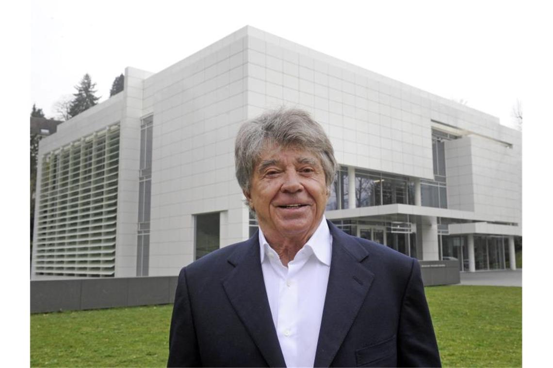 Kunstsammler Frieder Burda gestorben Frieder Burda in Baden-Baden vor dem Museum Frieder Burda. Der Kunstsammler starb im Alter von 83 Jahren. Foto: Uli Deck