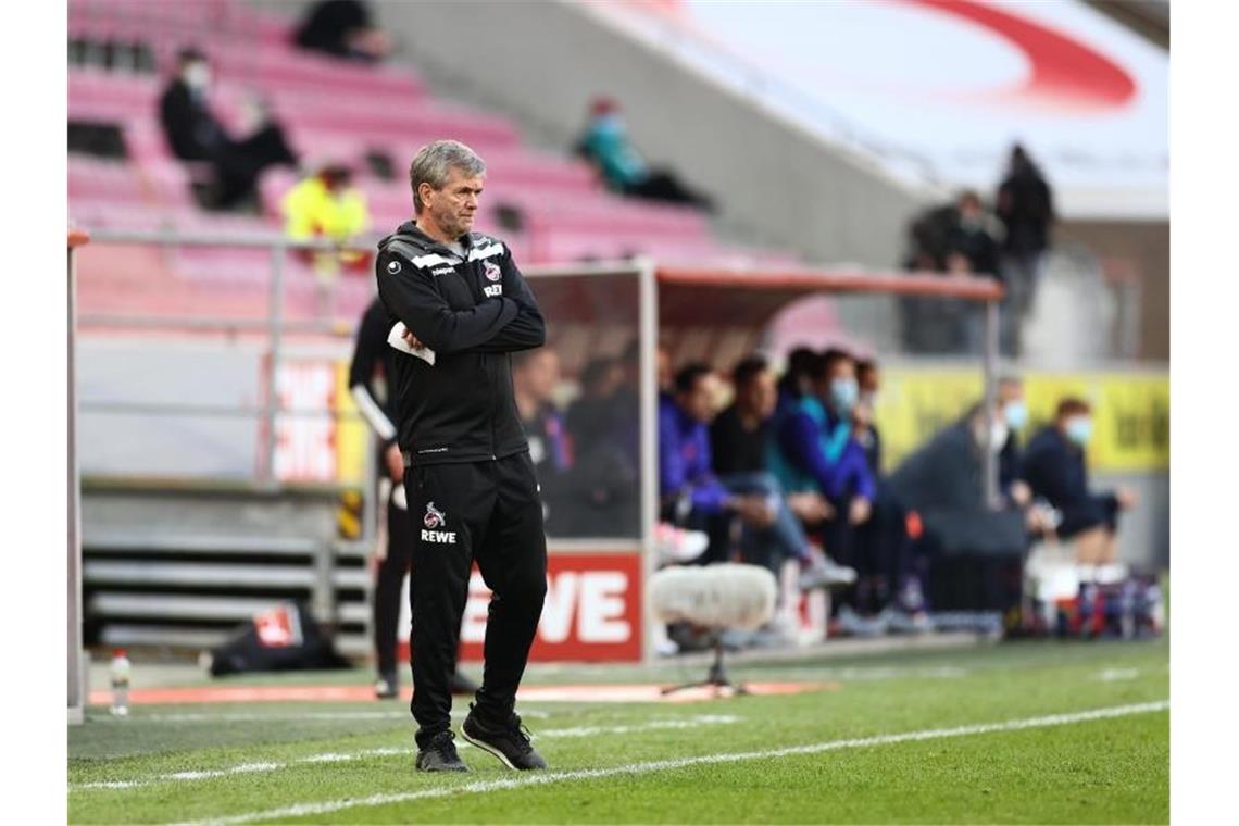 Friedhelm Funkel soll den 1. FC Köln zum Klassenerhalt führen. Foto: Rolf Vennenbernd/dpa Pool/dpa