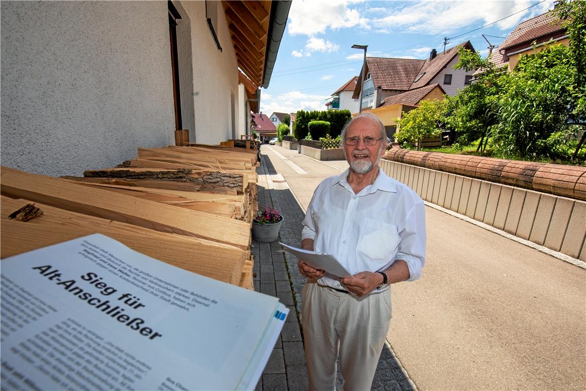Friedrich Gehring ist einer der betroffenen Anlieger der Straße Am Krähenhorst. Er gab den Anstoß zur Musterklage. Foto: A. Becher