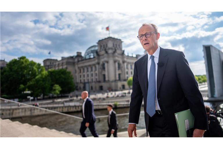 Friedrich Merz auf dem Weg zum Interview.