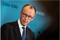 Friedrich Merz erläutert die Einigung auf das Finanzpaket.