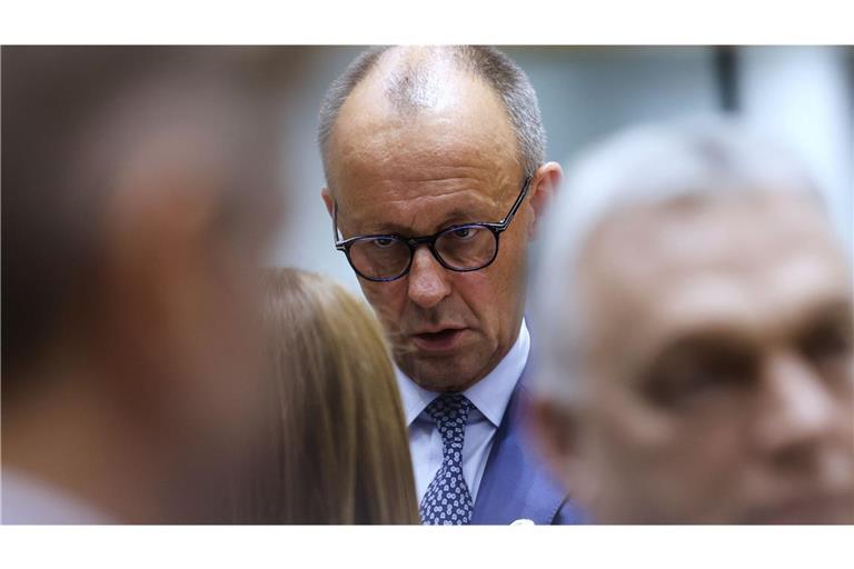 Friedrich Merz im Kreise seiner neuen Kollegen. Beim ersten Auftritt beim  EU-Gipfel in Brüssel setzte der deusche Kanzler deutliche Akzente.